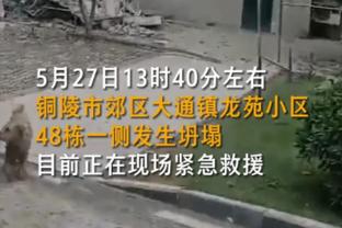 马奎尔本场数据：1助攻，5解围4抢断，7次争顶全部成功，评分7.9